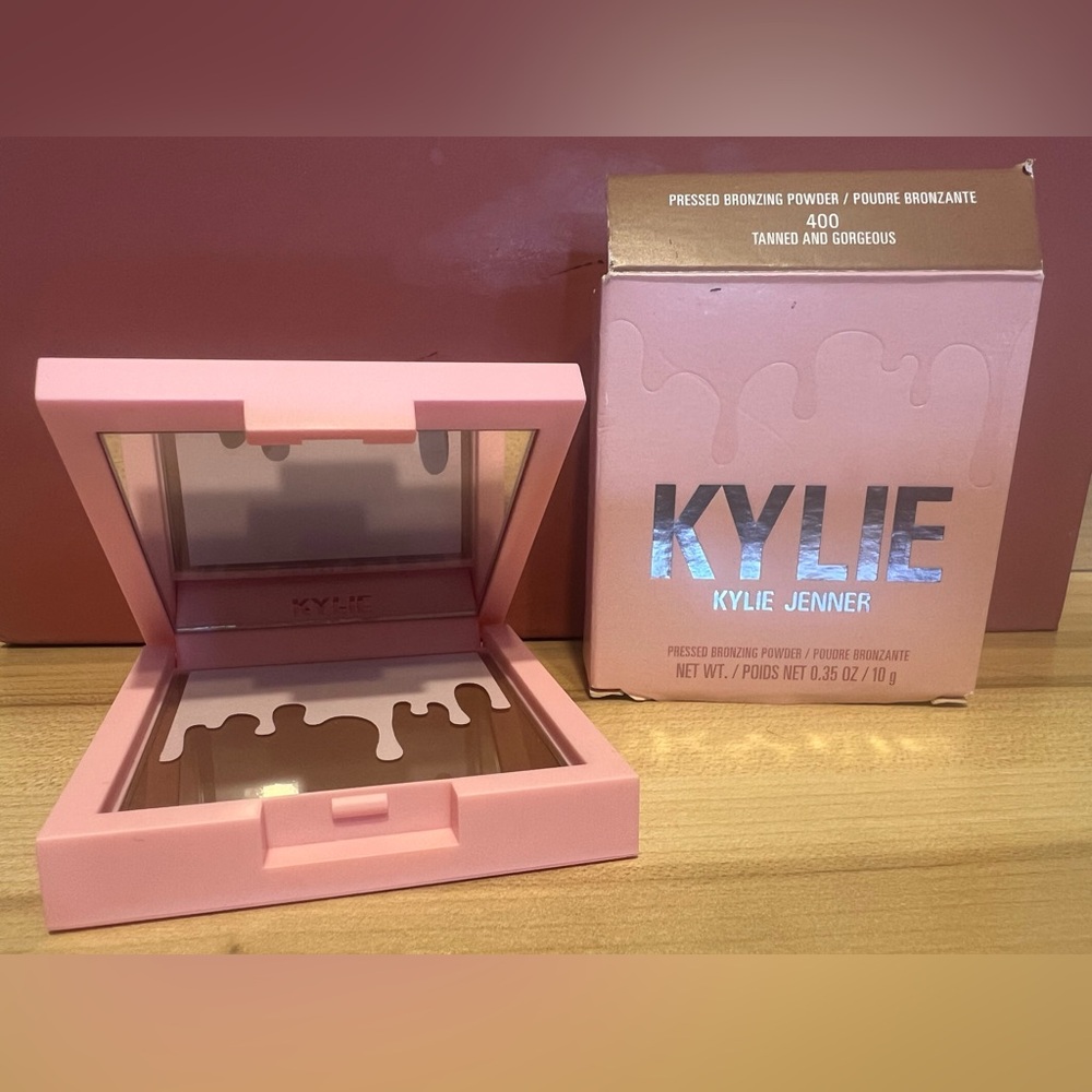 Kylie Jenner pressed Bronzing Powder.. tanned and gorgeous NIB